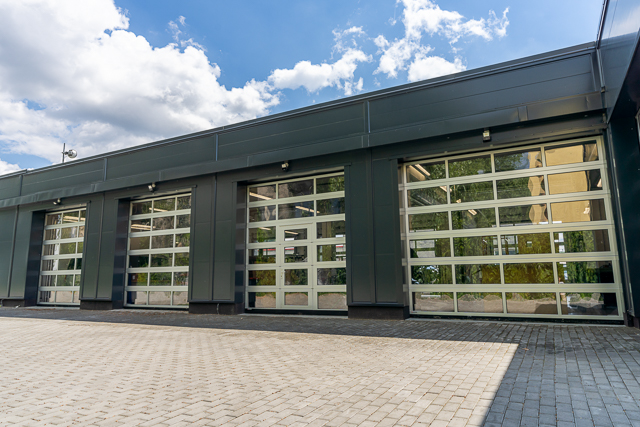 Industrie-Sektionaltor an der Halle