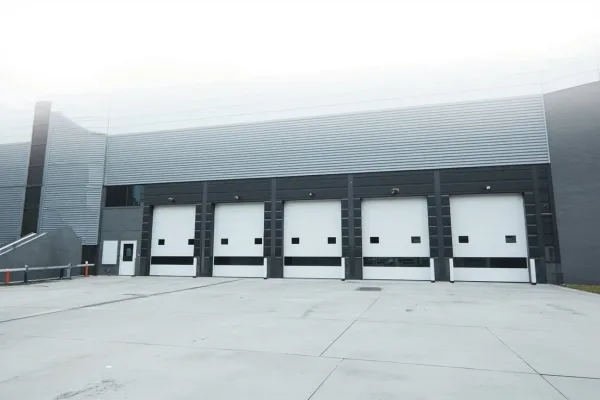 Industriehalle - Sektionaltore Installation